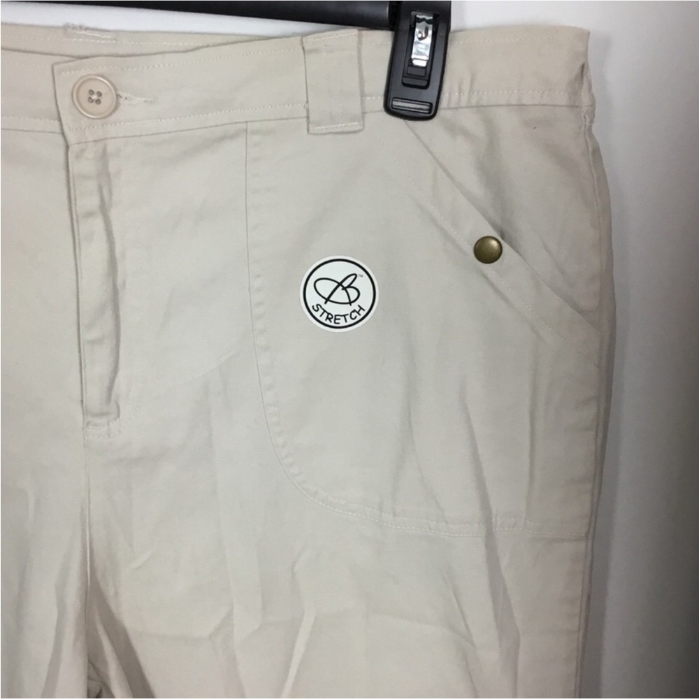 Bobbi Brooks Stretch beige bermuda shorts Woman’s size 2X (20-22) - Picture 9 of 12
